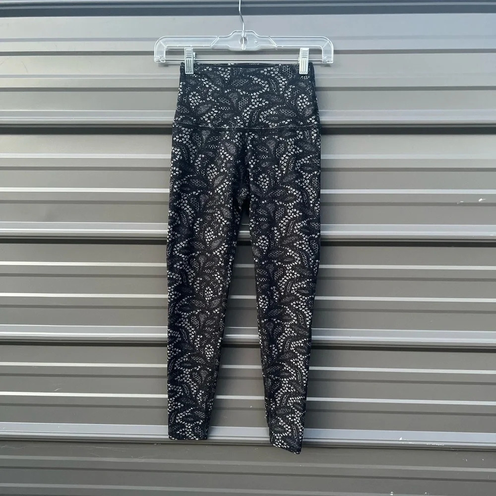 beyond Yoga Women's Cropped Leggings Size XS - Picture 1 of 8